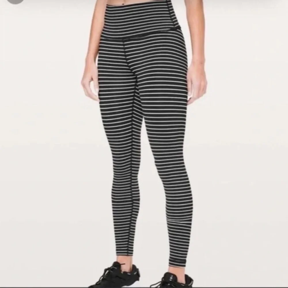 Lululemon Wunder Under High-Rise Luxtreme Legging Size 8 Color Black/White